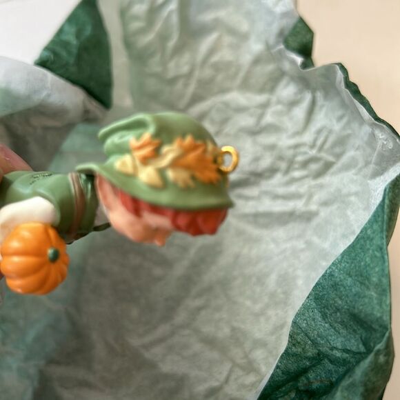 HALLMARK NIB Garden Elves Collection Harvest Joy Ornament Keepsake - Picture 8 of 8